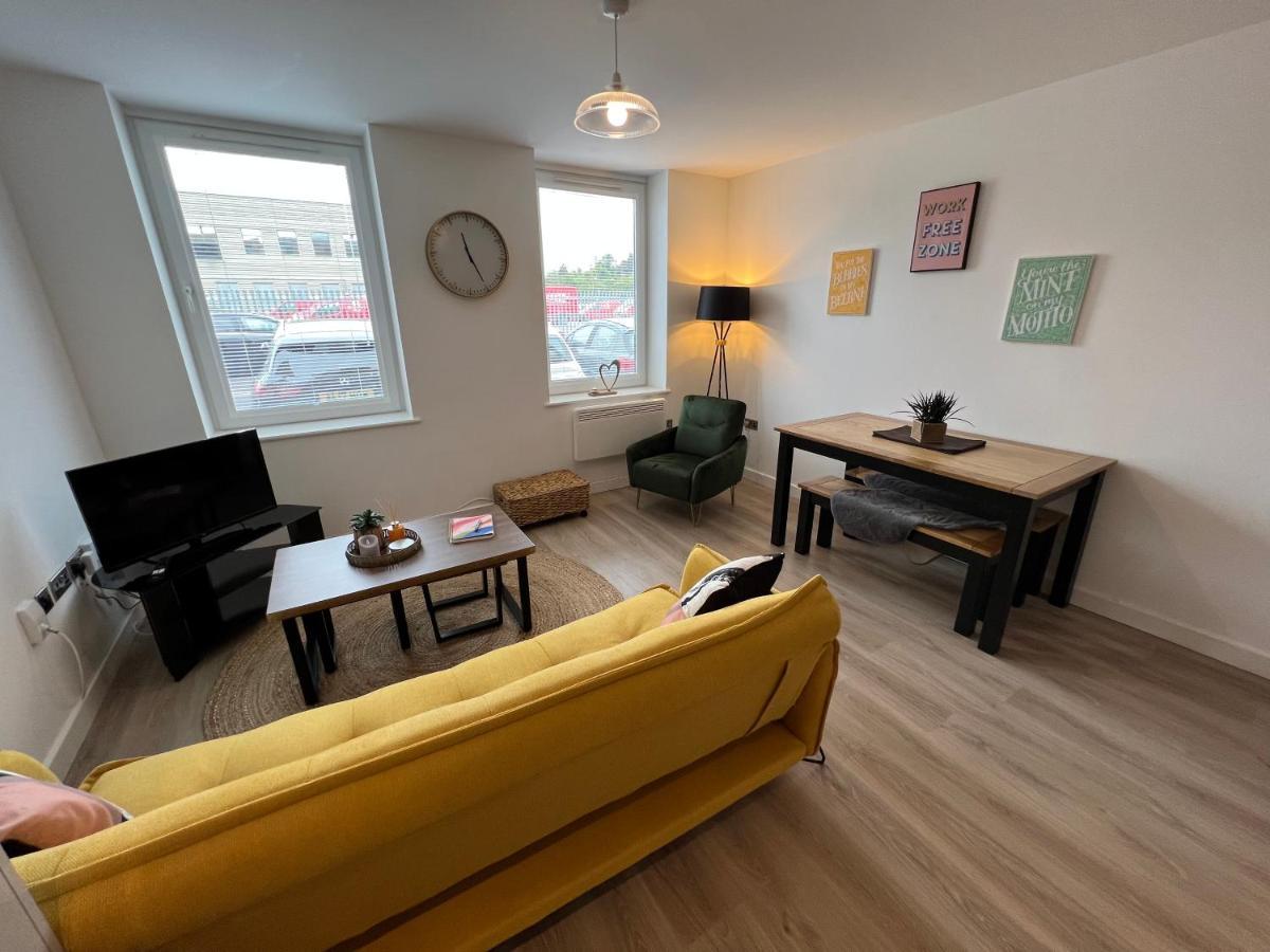 Modern 2 Bedroom Apt Sleeps 6 - Near Gloucester Exterior foto