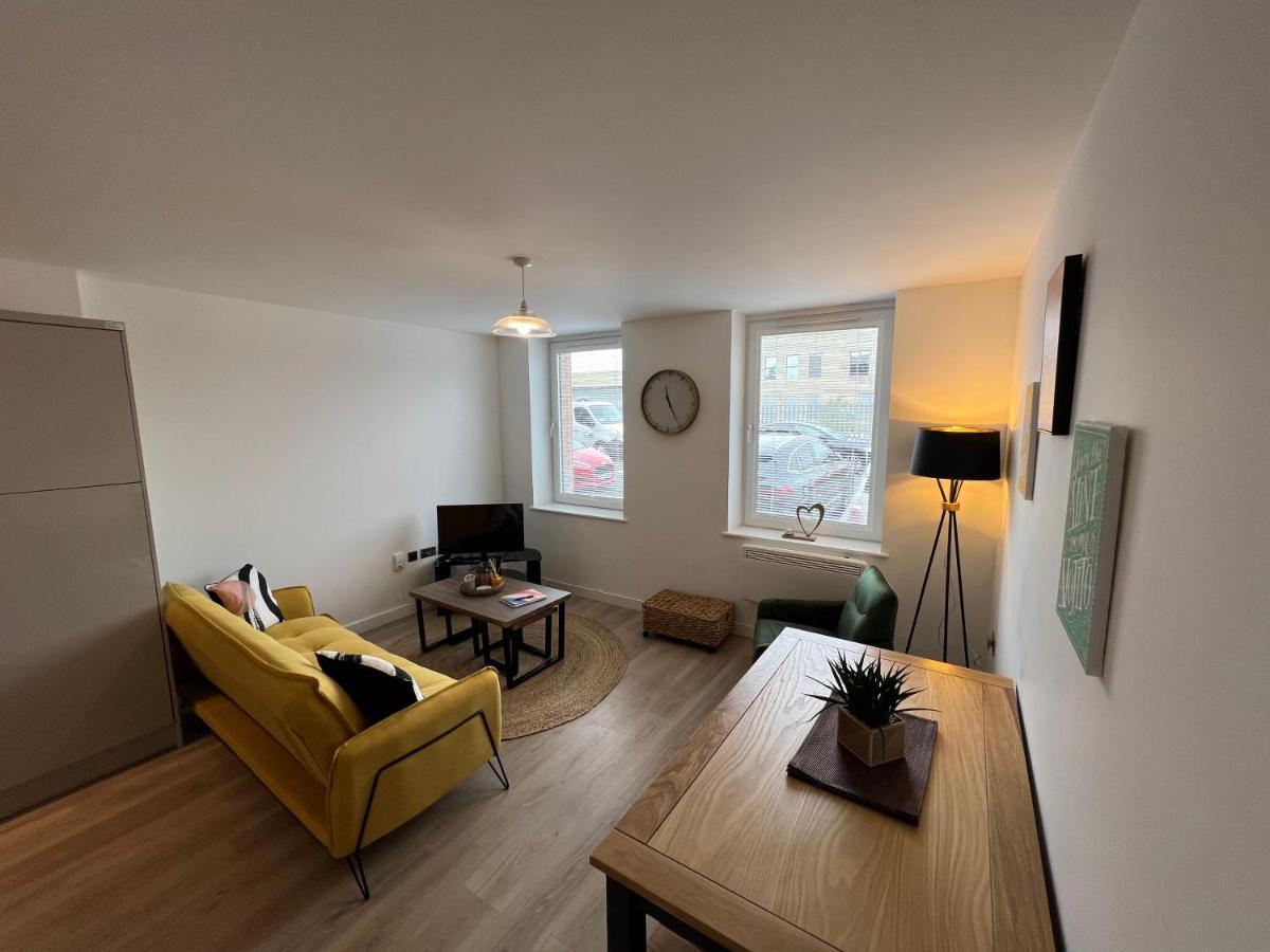 Modern 2 Bedroom Apt Sleeps 6 - Near Gloucester Exterior foto
